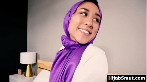 Gadis Arab Berhijab Digaruk Tanpa Izin Orang Tua